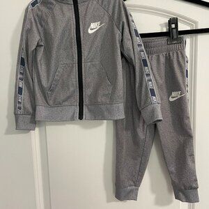 2T Nike Matching Tracksuit Jacket and Sweatpants Set Gray